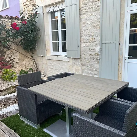 Charmante Charentaise Saint-Jean-d'Angely